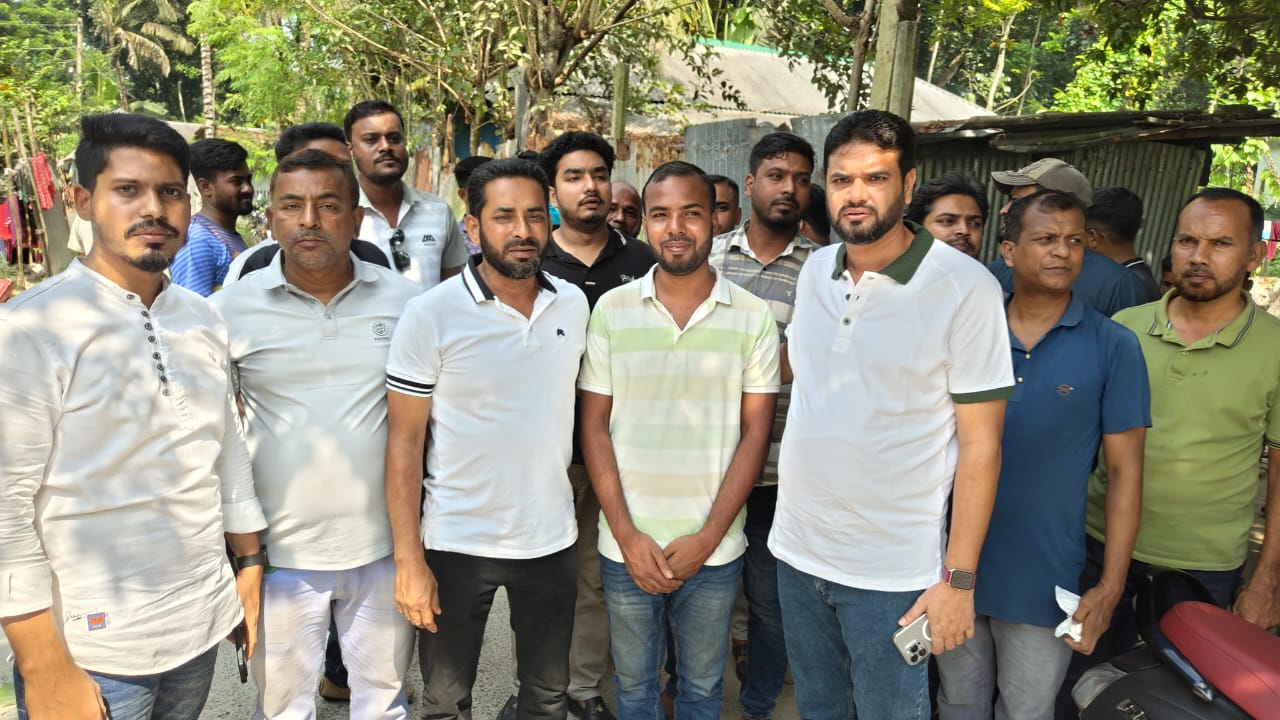 অসুস্থ স্বেচ্ছাসেবক দলের নেতা কবির হোসেনের খোঁজখবর নিলেন যুবদল নেতৃবৃন্দ
