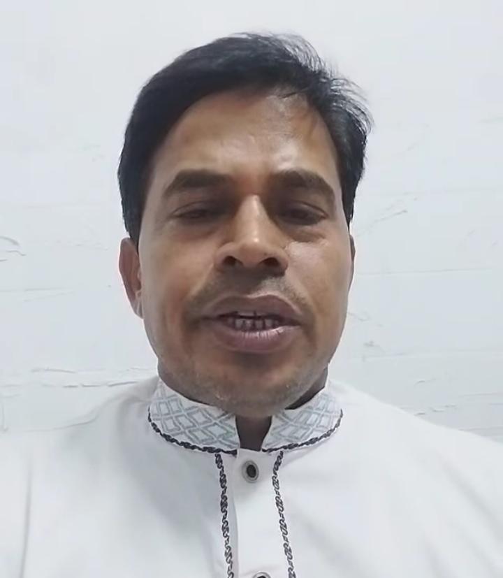 এলাকায় আলোচনায় পরকীয়া নারীদের সাথে  এই প্রবাসী মুক্তার  