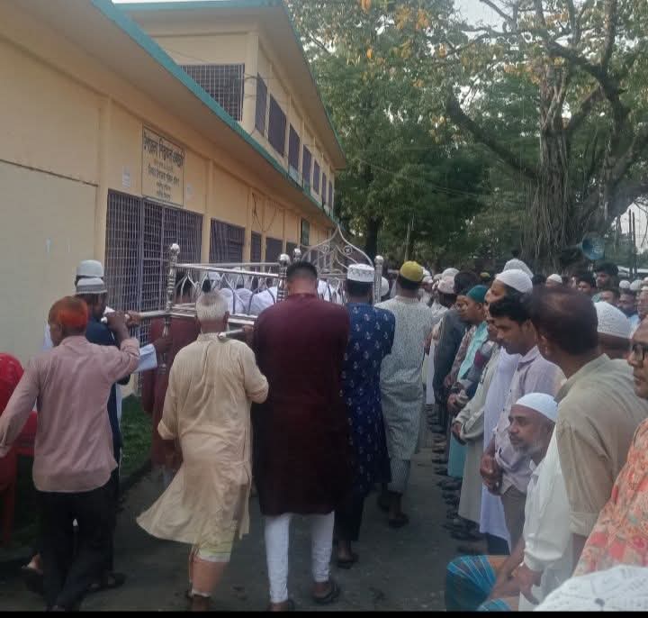 শেষ বিদায়ে অশ্রুসিক্ত পার্বতীপুর: আব্দুল হাকিমের জানাজা ও দাফন সম্পন্ন