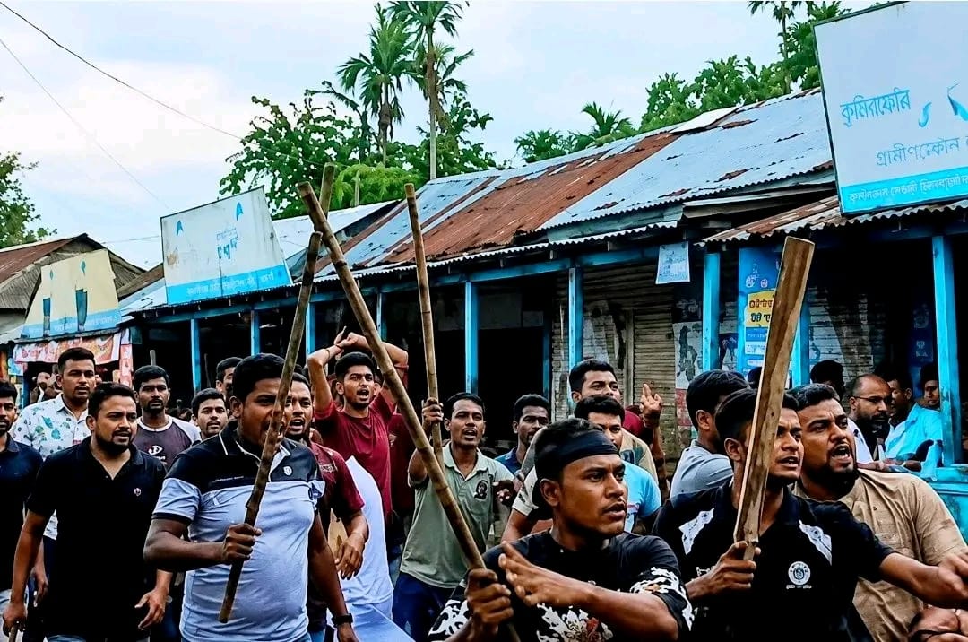 ফুলবাড়িতে বিএনপি ও এনসিপির মধ্যে সংঘর্ষে অন্তত   ১০ জন আহত 
