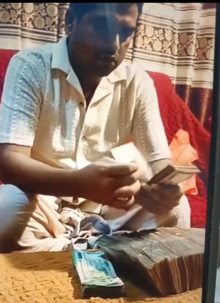 বায়েজিদে রাজনৈতিক পরিচয়ের আড়ালে চাঁদাবাজি-অপহরণের অভিযোগ: নেপথ্যে কারা? আসছে আরও চাঞ্চল্যকর তথ্য