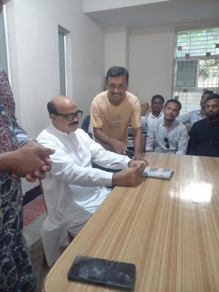 বিগত ২০২০ সালে আওয়ামী লীগ সরকারের আমলে মিথ্যা মামলায় গ্রেপ্তার হওয়া এবং তৎকালীন সরকারের দমন-পীড়নের বিরুদ্ধে আন্দোলন-সংগ্রামে সক্রিয় থাকা মোঃ ওমর ফারুক ভাইয়ের বিরুদ্ধে বর্তমানে সামাজিক যোগাযোগমাধ্যমে যে মিথ্যা স্ট্যাটাস ও অপপ্রচার চালানো হচ্ছে, 