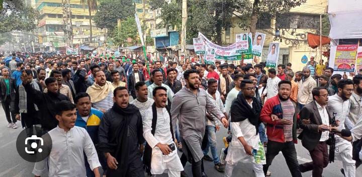 বায়েজিদে আবদুল নবী লেদুর নেতৃত্বে আওয়ামী লীগের মিছিল ফায়ার সার্ভিস রোডে প্রকাশ্যে মিছিল, পুলিশ প্রশাসনের ভূমিকা নিয়ে প্রশ্ন
