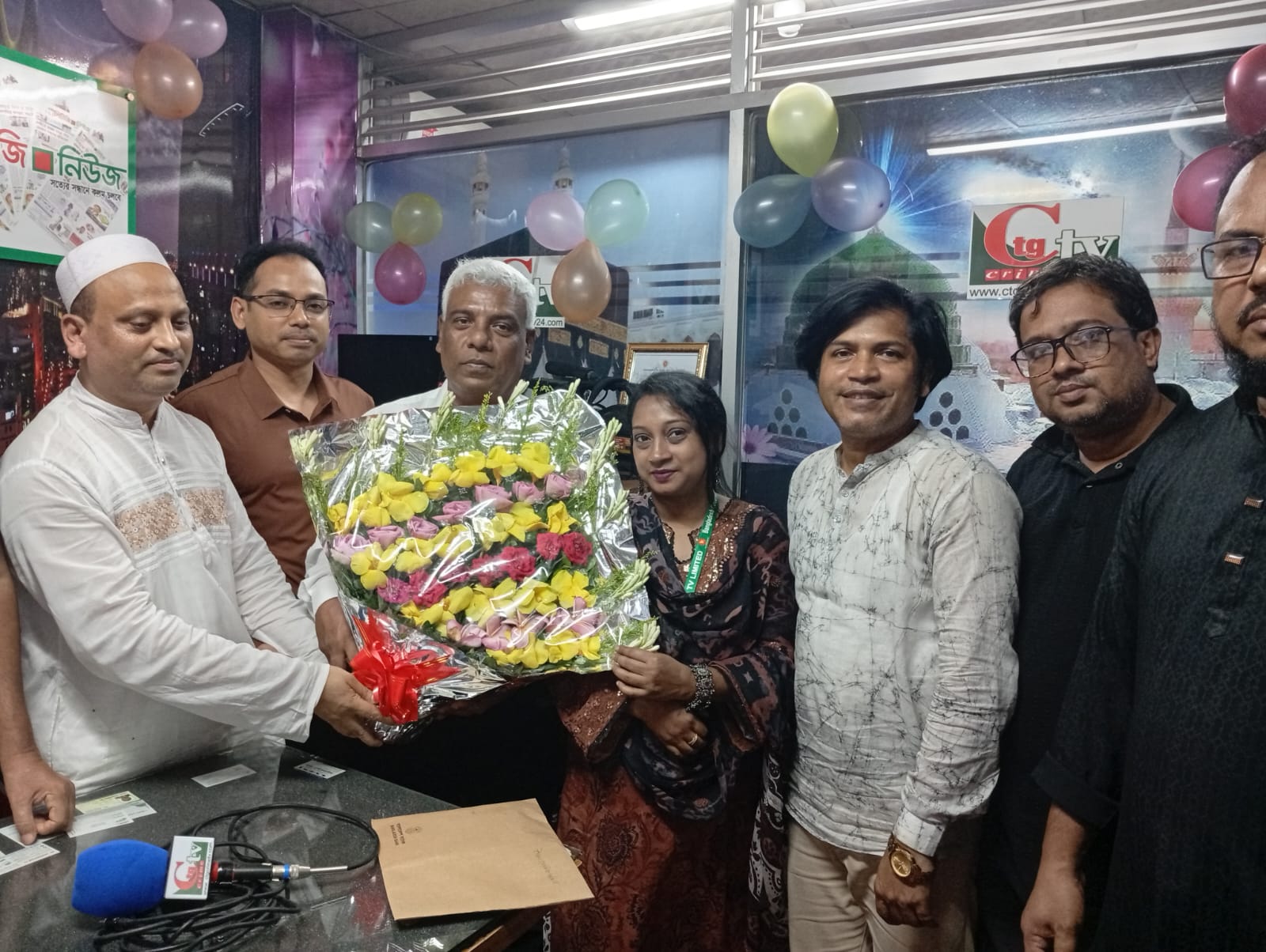 সিটিজি ক্রাইম টিভির ১৮তম প্রতিষ্ঠাবার্ষিকী উদযাপন ঢাকা হেড অফিসে কেক কাটা ও আলোচনা অনুষ্ঠানে শত শত সাংবাদিকের মিলনমেলা