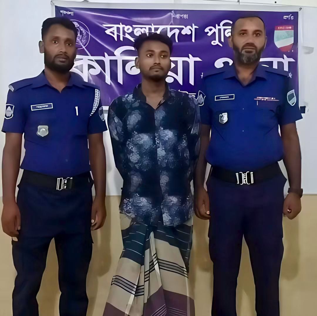 নড়াইলে থানায় গিয়ে আত্মসমর্পণ করলেন কৃষক হত্যায় অভিযুক্ত যুবক।